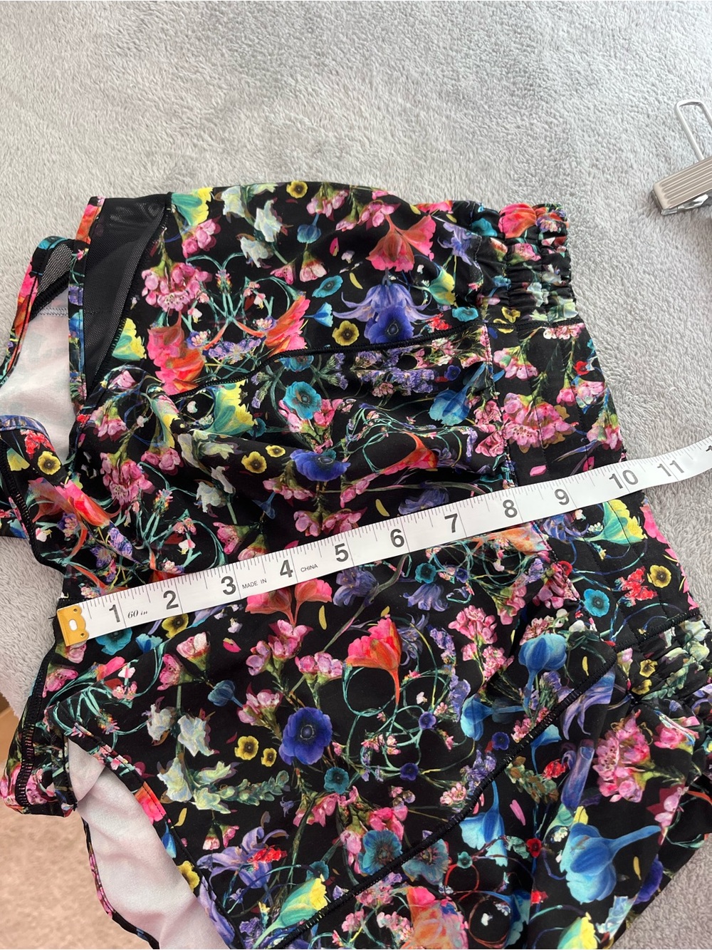 Lululemon Hotty Hot High-Rise Lined Short 4" Flowerscope size 4‎ - Picture 9 of 11